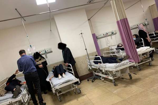 احتجاجات أولياء الأمور في إيران بعد زيادة الهجمات الكيماوية على المدارس في عموم البلاد