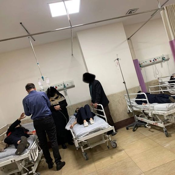 احتجاجات أولياء الأمور في إيران بعد زيادة الهجمات الكيماوية على المدارس في عموم البلاد