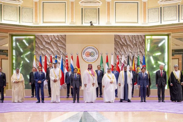 GCC, Iran's Northern Neighbors Expanding Financial Ties