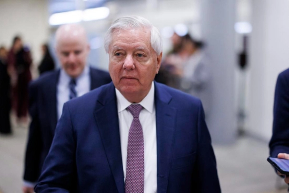 سناتور ارشد آمریکایی در سفر به اسرائیل: جمهوری اسلامی باید ضربهای قاطع دریافت کند