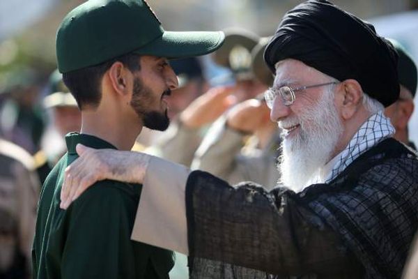 "بلومبرغ": القضاء على نفوذ الحرس الثوري يحتاج إلى هجوم بري على إيران