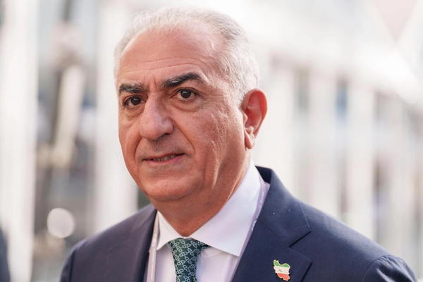 شاهزاده رضا پهلوی از شیعیان مخالف جمهوری اسلامی خواست در صف مبارزه قرار گیرند