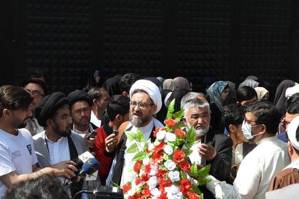 بعد يوم من رش السفارة الإيرانية بالورود.. طالبان تعتقل مسؤول مركز "تبيان" المقرب لطهران