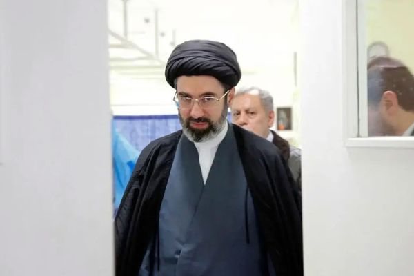 ضغوط من "الحرس الثوري" لتسريع تنصيب مجتبى خامنئي مرشداً.. ومعارضة داخل "الخبراء"