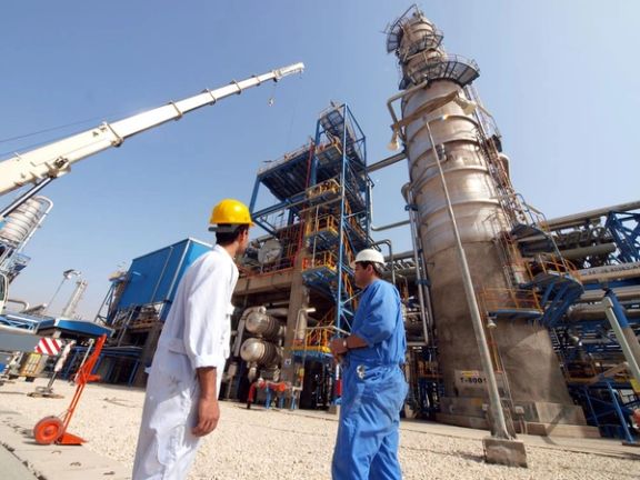 خطر الفصل التعسفي يلاحق 15 نقابيا عماليا في قطاع النفط الإيراني.. لمطالبتهم بحقوق زملائهم