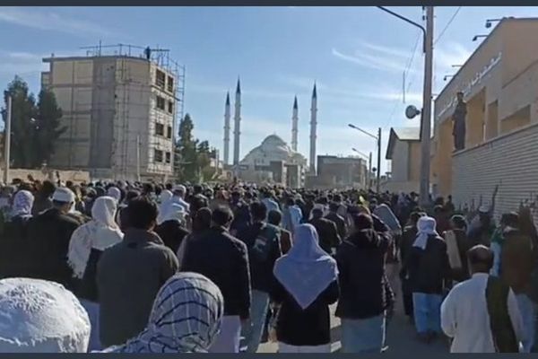 اعتقالات جماعية في زاهدان بإيران و"ضغط على المراهقين المحتجزين" لانتزاع اعترافات قسرية