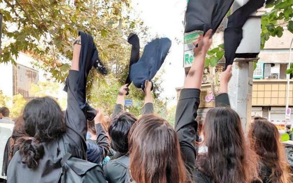 ۱۶ سازمان حقوق بشری: جهان به سرکوب حق انتخاب و سلامت زنان ایران اعتراض کند