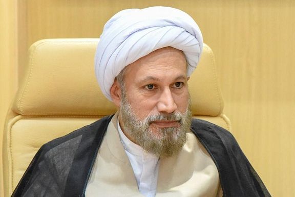 نماینده خامنهای در استان فارس: باید سر دشمن را به سنگ بکوبیم