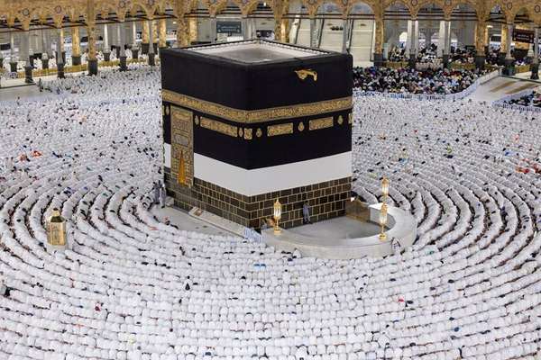 Iran asks Saudi Arabia to raise its Hajj pilgrim quota