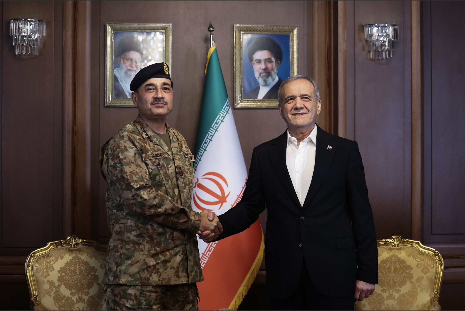 ارتش پاکستان: عاصم منیر در مورد جلوگیری از تشدید درگیری و بازگشایی تنگه هرمز گفت&zwnj;وگو کرد
