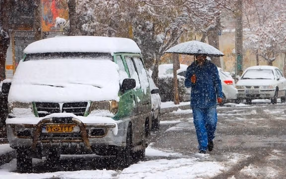 مدارس چندین استان به دلیل بارش برف و باران غیرحضوری شد