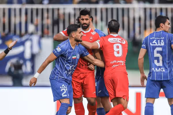 بلاتکلیفی استقلال و پرسپولیس برای میزبانی در لیگ بیست و ششم