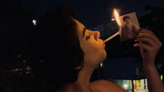 روشن کردن سیگار با تصویر خامنهای و فروپاشی هیبت «رهبر»