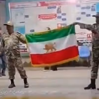 دو معترض با پرچم شیروخورشید در متروی تهران بازداشت شدند