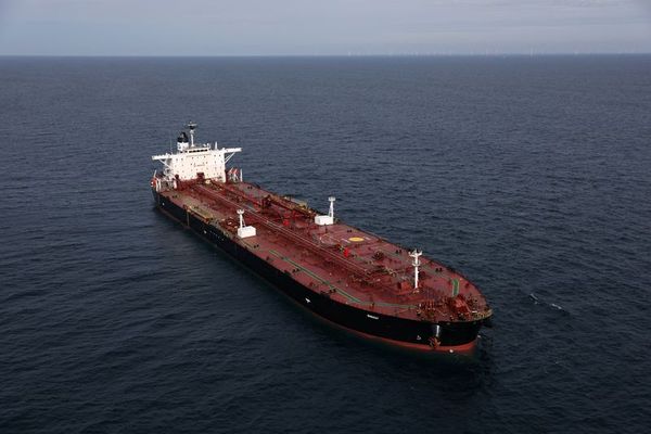 شرطة نيوزيلندا تداهم مكاتب شركة متهمة بالتعاون مع "أسطول الظل" في إيران وروسيا