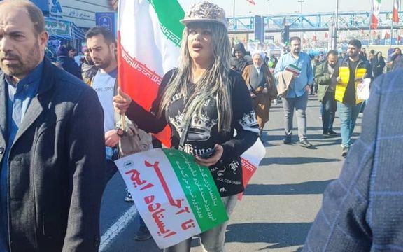 لغو یکروزه حجاب اجباری در راهپیمایی حمایت از جمهوری اسلامی