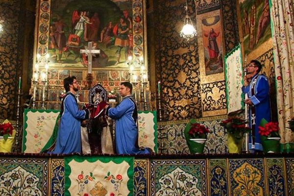 منظمة حقوقية: المحكمة العليا الإيرانية تؤكد أن نشر المسيحية وإنشاء كنيسة منزلية ليس جريمة