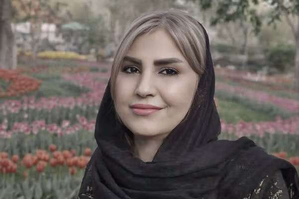 فرحناز رستمی؛ خیاط معترضی که با گلوله ماموران حکومت کشته شد
