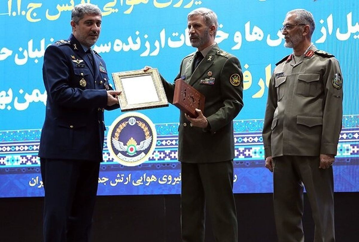 بهمن بهمرد با حکم خامنه‌ای به‌عنوان فرمانده جدید نیروی هوایی ارتش منصوب شد