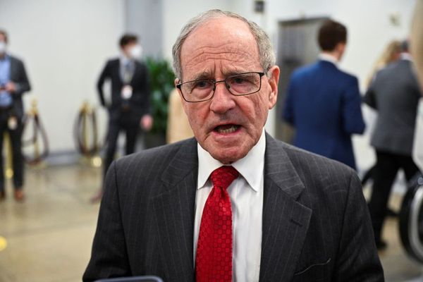 جیم ریش، سناتور جمهوریخواه: ترامپ برای عمل به تهدیدهای خود علیه رژیم ایران آماده میشود