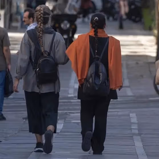 رئيس مجلس الإعلام الحكومي الإيراني: خامنئي أصدر توجيهات رسمية بشأن الحجاب الإجباري