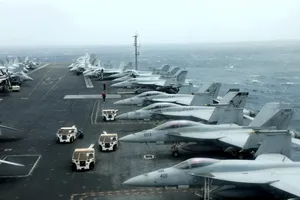 ترامپ: ناوگان عظیمی به سمت ایران در حرکت است و این کشور را از نزدیک رصد میکنم