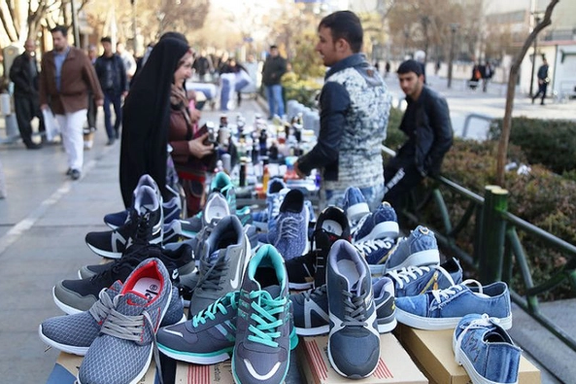 شهرداری تهران: کسی حق برخورد با دستفروشان را ندارد