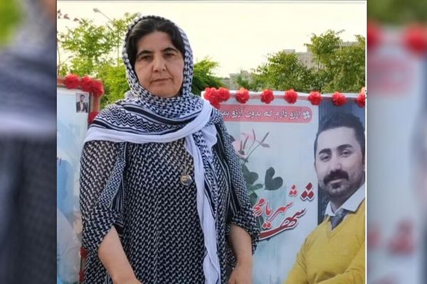 تغريم وسجن والدة أحد ضحايا الاحتجاجات في إيران لمطالبتها بالعدالة