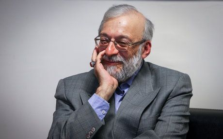 محمدجواد لاریجانی: اگر خانمی پشت پنجره خانهاش برهنه بود، میتوان به پلیس اطلاع داد