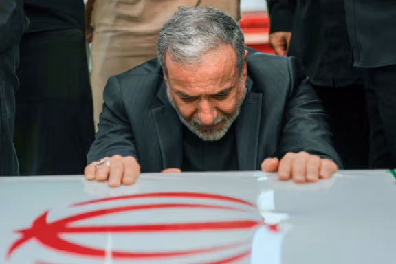 وزیر خارجه جمهوری اسلامی: نباید از جنگ بترسیم