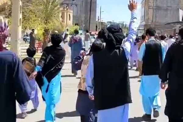 متظاهرو زاهدان يستأنفون احتجاجاتهم.. ويطالبون بالإفراج عن المعتقلين