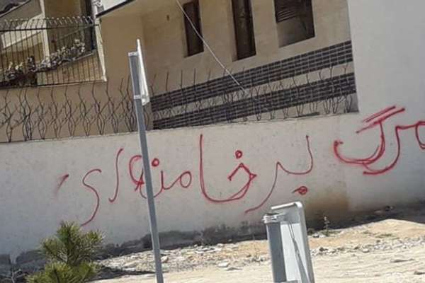 أصوات المعارضة داخل إيران أصبحت أعلى وأكثر جرأة.. وانتقاد خامنئي صار علنيا