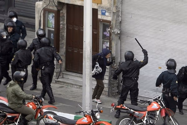 چند دهه در سایه ترومای جمعی: از فجایع گذشته تا سرکوب اعتراضات و تداوم ترومای مزمن