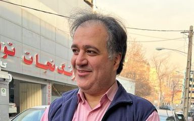 بعد تدهور حالته الصحية.. نقل حقوقي إيراني سجين للمستشفي