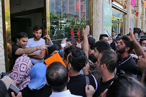 با تلاش حکومت برای محدودسازی خروج سرمایه، فعالیت چند صرافی در ایران دچار اختلال فنی شد
