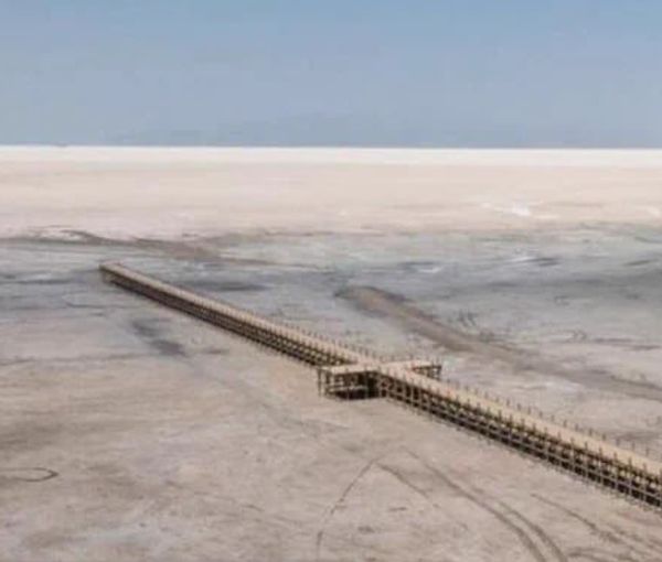 مظاهرات نسائية شمال غربي إيران بسبب جفاف بحيرة أرومية.. ومعتقل سابق: إرث نظام فاشل