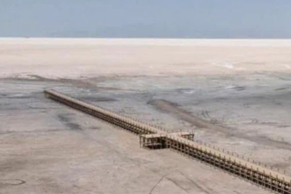 مظاهرات نسائية شمال غربي إيران بسبب جفاف بحيرة أرومية.. ومعتقل سابق: إرث نظام فاشل