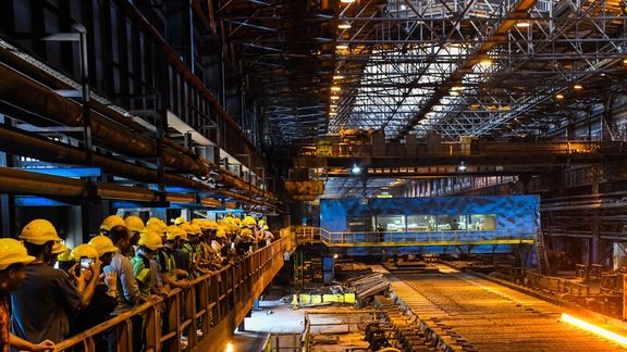 انحصار واردات و تامین یک میلیون و ۱۷۰ هزار تن کک مورد نیاز ذوب آهن اصفهان در انحصار یک شخص قرار داشته است