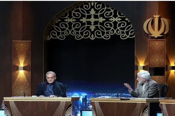 الجولة الثانية من الانتخابات الإيرانية وفرصة "جناحي النظام" لمحو "عار" المشاركة بنسبة 40%