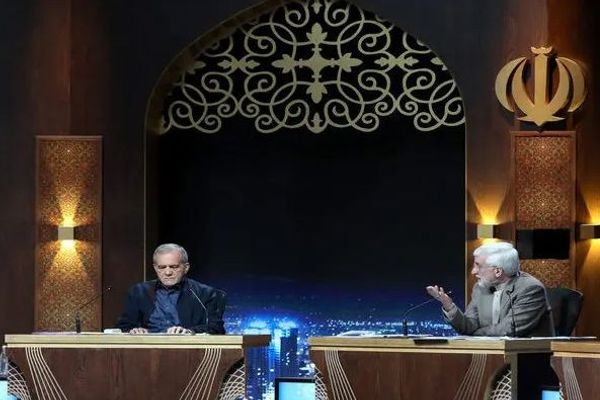 الجولة الثانية من الانتخابات الإيرانية وفرصة "جناحي النظام" لمحو "عار" المشاركة بنسبة 40%