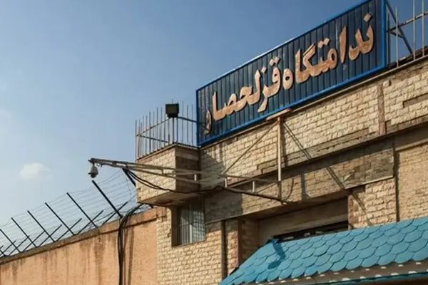 نقل 13 سجيناً سياسياً إيرانيا من سجن "قزل حصار" إلى جهة مجهولة