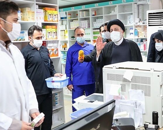 اعتراض انجمن داروسازان ایران به دخالت دولت رئیسی در بازار دارو و تضعیف داروخانههای خصوصی