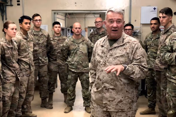 فرمانده پیشین سنتکام: آمریکا توان بازگشایی تنگه هرمز را دارد، عملیات آغاز شده است