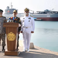 قائد الجيش الإيراني: القوات الأجنبية يجب أن تغادر المنطقة ونحن "حُماة الأمن" في مضيق هرمز