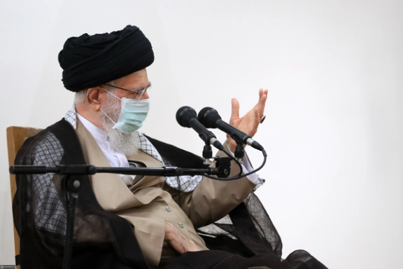 منابع آمریکایی به شبکه انبیسی: دولت بایدن رفع تحریمها علیه خامنهای را بررسی میکند
