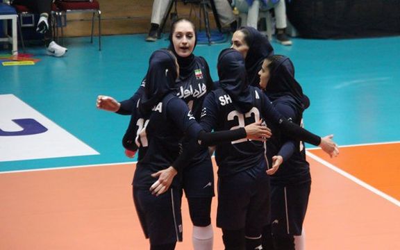 تمرینات تیم ملی والیبال زنان به دلیل ممنوعیت حضور مربیان مرد، تعطیل شد