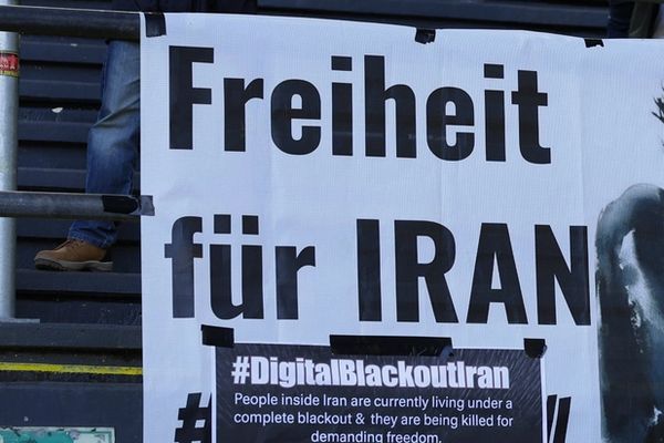 باشگاه دورتموند: در کنار مردم ایران که با شجاعت برای آزادی مبارزه میکنند، ایستادهایم