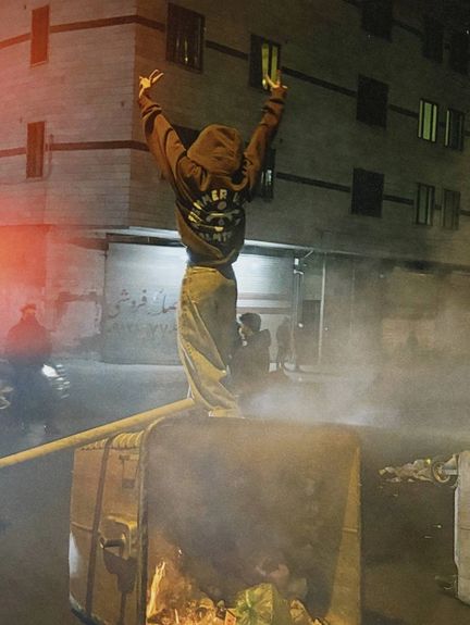 تقارير من أصفهان: اعتقال شخص في كل زقاق وقمع عنيف للاحتجاجات