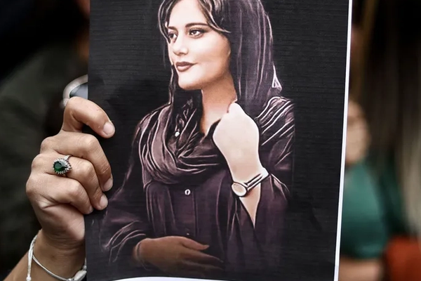 مع تصاعد الانتفاضة الشعبية ضد النظام.. دعوات لـ"جولة جديدة" من التظاهرات في إيران والعالم