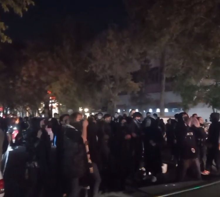 تجمع‌های شامگاه یکشنبه ۱۵ آبان؛ مردم چند منطقه تهران و چند شهر دیگر به خیابان‌ها آمدند